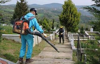 Mezarlıklar bayrama hazırlanıyor
