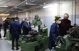 Mezun olmadan iş teklifleri alıyorlar