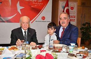 MHP lideri Bahçeli, şehit aileleriyle iftar yemeğinde...