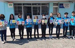 Mikrofon Balıkesirli öğrenci çocuklarda