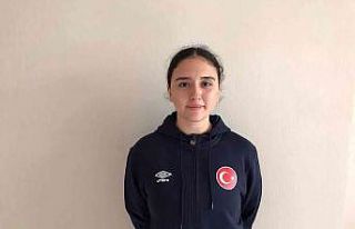 Milli takımın kalesi Turgutlu Belediyesporlu Betül’e...