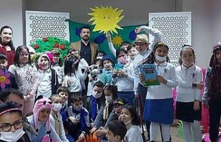 Minik öğrencilerden kütüphaneye ziyaret