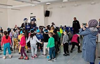 Minik öğrencilere polislik mesleği tanıtıldı