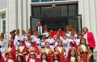 Minik semazenlerin gösterisi mest etti