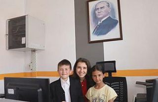 Minikler nüfus memuru oldu