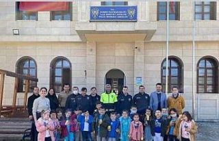 Minikler polis haftasını unutmadı