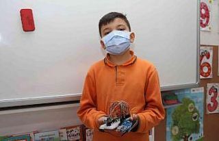 Minikler sınıflarda hava kalitesini kendi yaptıkları...