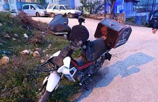 Motorlu bisikletten düşen sürücü yaralandı