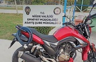 Motosiklet hırsızı bekçilerden kaçamadı