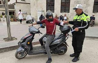 Motosiklet ve motorlu bisiklet sürücülerine trafik...