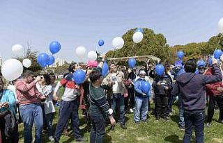 Muratpaşa’da balonlar otizmde farkındalık için...