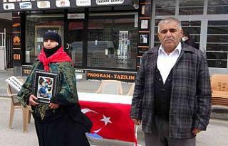 Muş’ta annelerin evlat nöbeti sürüyor