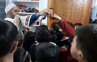 Namazı camide kıl ikramı kap