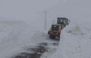 Nisan ayında Batman’da kar temizleme çalışmaları...