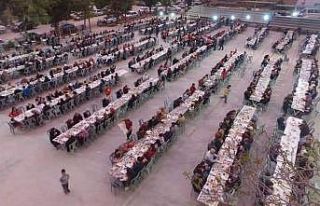 Nüfusu 11 bin olan ilçede bin kişi iftar yemeğinde...