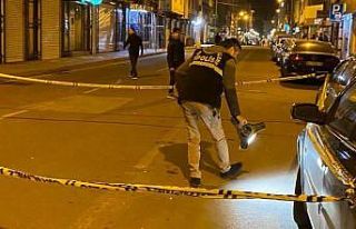 Oğlunu bıçaklandığını görünce kurşun yağdırdı:...