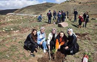 Öğrenciler doğaya iz bıraktı