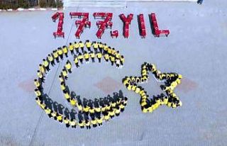 Öğrencilerden "177. yıl" koreografisi