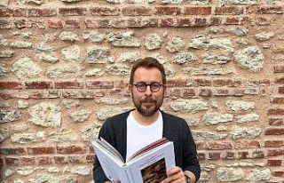 Ömür Akkor yeni kitabıyla okuyucu karşısında