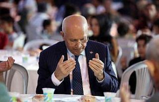 Önce mahallede iftar, sonra parkta sohbet