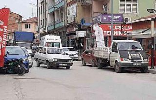 Osmancık’ta trafik çilesi, ambulans yol alamıyor