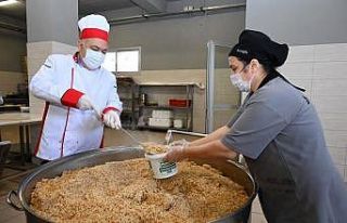 Osmaniye’de günde 3 bin kişiye sıcak yemek