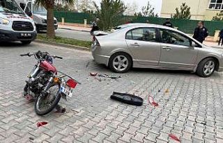 Osmaniye’de motosiklet otomobile çarptı: 2 yaralı