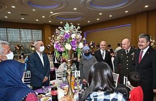 Osmaniye’de şehit aileleri ve gazilere onur yemeği