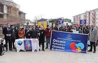 Otizme dikkat çekmek için yürüdüler