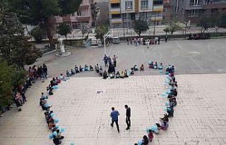 Otizme dikkat çektiler