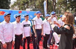 Otizmle mücadelede yüzler gülüyor