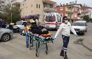 Otomobil motosiklete çarptı: 2 yaralı