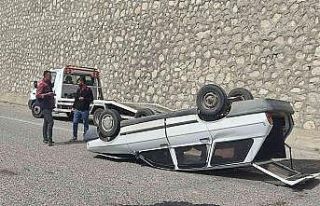 Otomobil takla attı