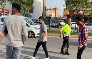 Otomobille çarpışan motosikletin sürücüsü yaralandı