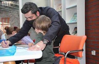 (ÖZEL) 30 yaşında resim yeteneğini keşfetti,...