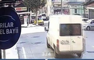 (Özel) Freni boşalan minibüs ağaca çarparak takla...