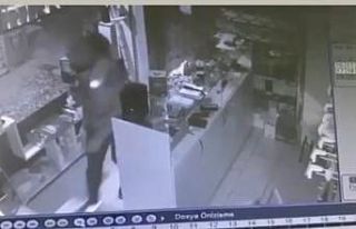 (Özel) Telefoncuya giren hırsızlar 100 bin liralık...