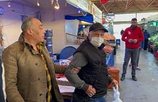 Pazarcı esnafının dikkati dolandırıcıyı yakalattı