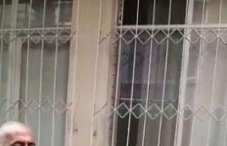 Pencere korkuluğuna sıkışan kediyi itfaiye kurtardı