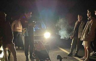 Plakasız motosikletle gezerken kaza yaptı: 1 yaralı