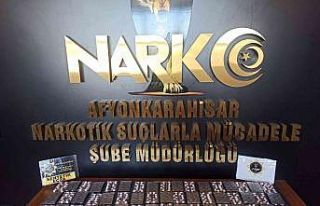 Polis durdurduğu araçta 800 adet uyuşturucu hap...