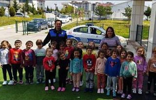 Polis ekipleri, anaokulu öğrencileriyle bir araya...