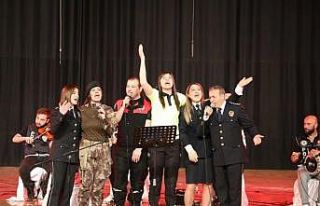 Polis Gecesi renkli görüntülere sahne oldu