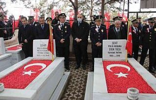 Polis Haftası’nda şehitler mezarları başında...