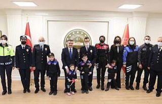 Polislerden Vali Atay’a özel öğrencilerle ziyaret