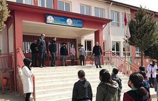 Polisten kitap okuma etkinliği