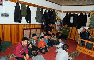 Posof Merkez Cami’inde çocuklar izin özel ikram...