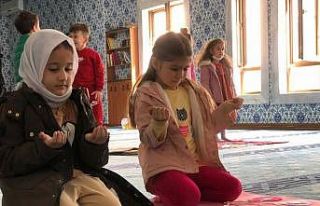 Pursaklar’da çocuklar teravih namazı kıldı