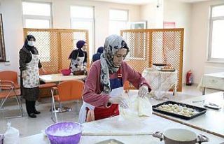 Pursaklar’da hanımlar Ramazan Bayramı’na hazırlanıyor