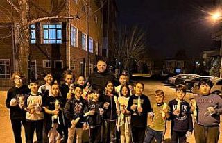 Ramazan ayının gelişini çocuklarla kutladı